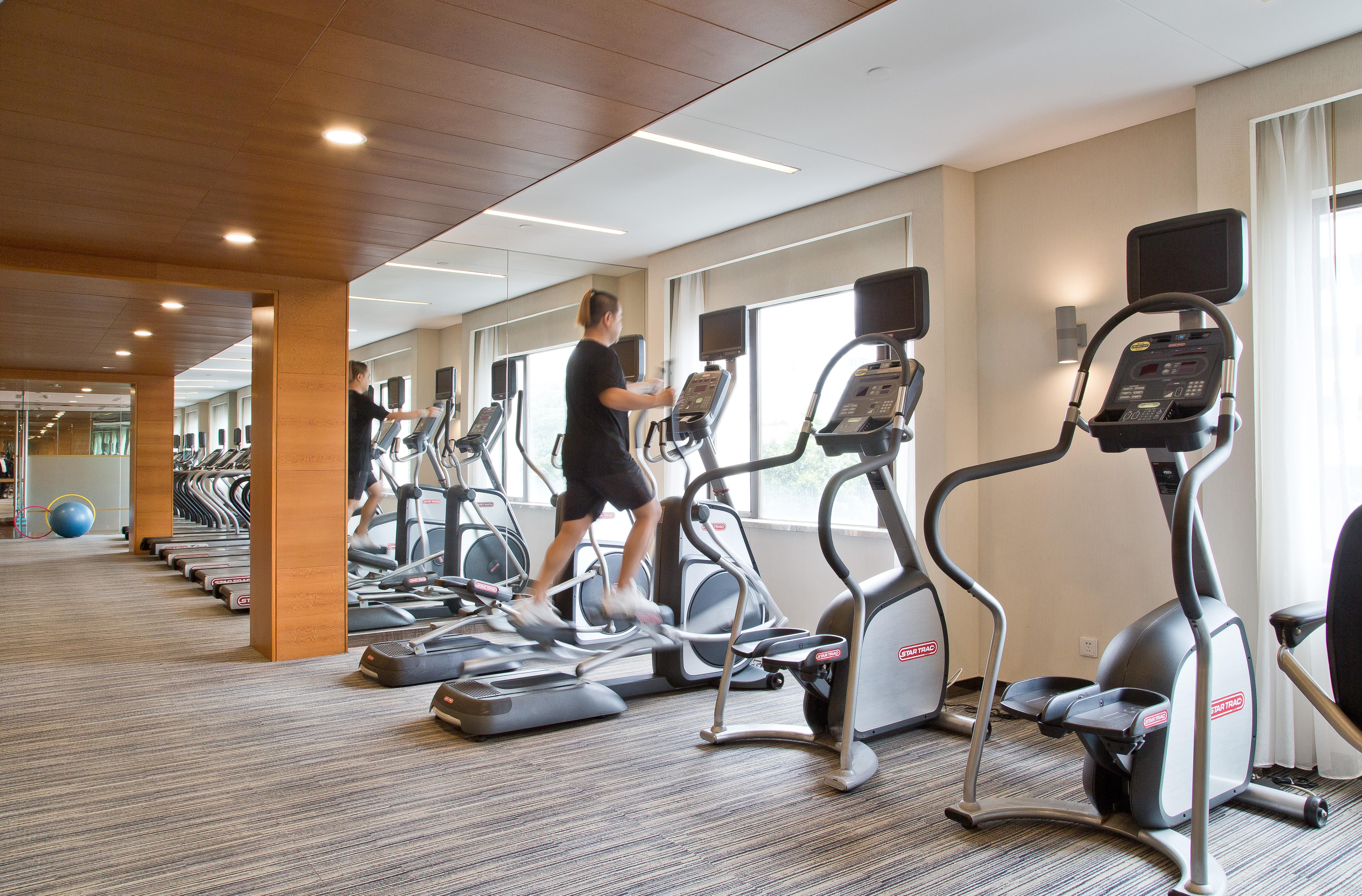 فندق الصين قوانغتشو المظهر الخارجي الصورة A gym at a hotel