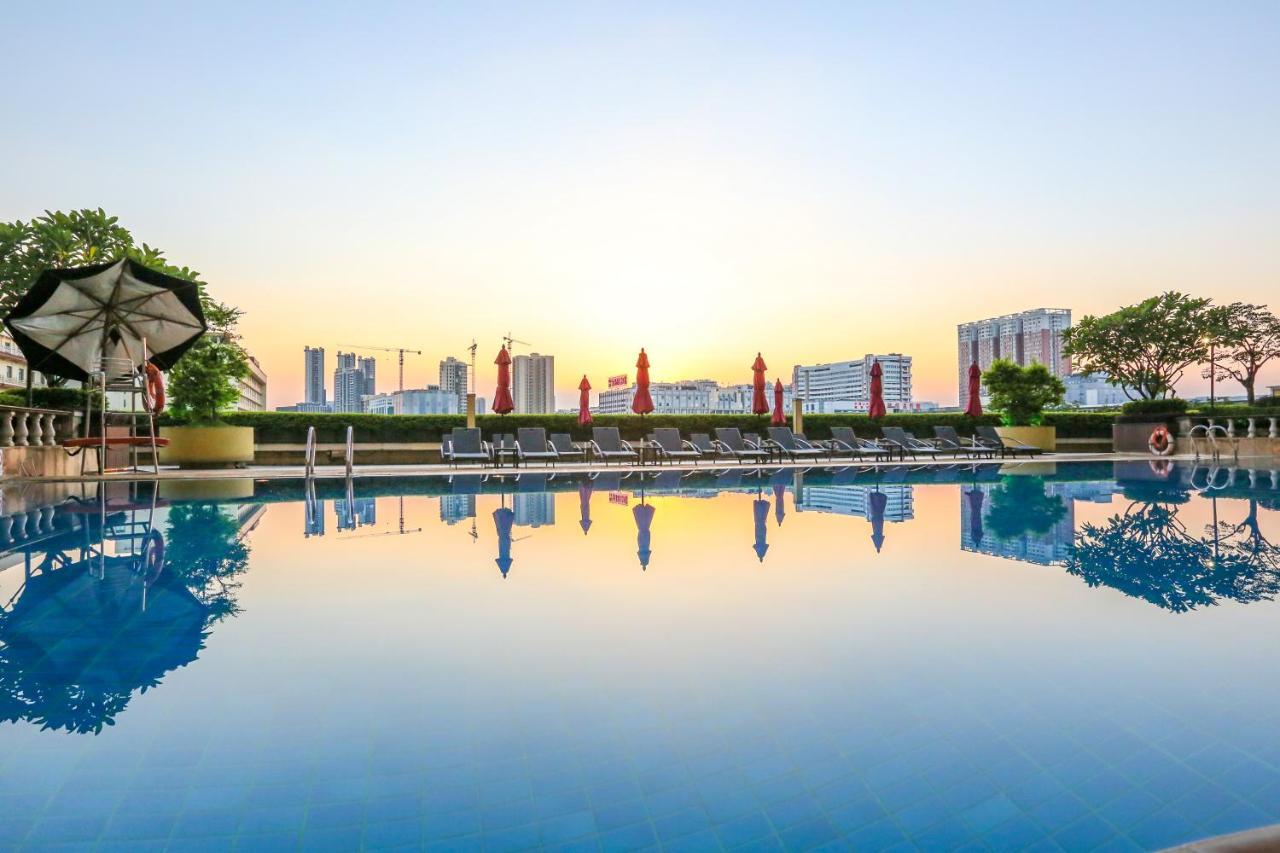 فندق الصين قوانغتشو المظهر الخارجي الصورة The pool at the hotel
